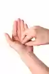   Bild som visar handdesinfektion